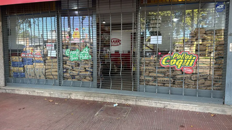 Cortina microperforada de una granja y pollería